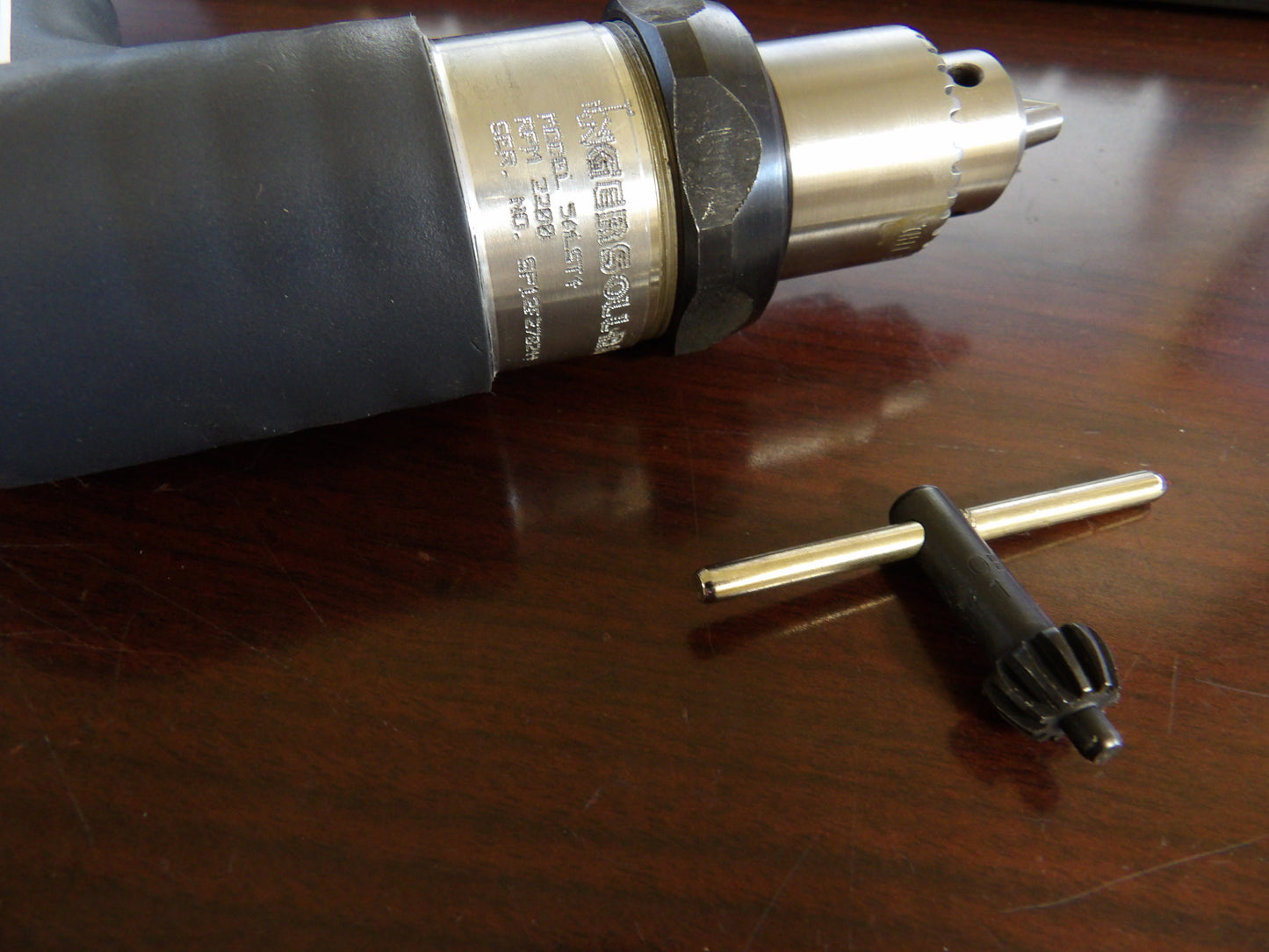 INGERSOLL-RAND 1/4″ Keyed Chuck Pistol Grip Handle, 2,200 RPM, 17 CFM, 0.4 hp, 90 psi (CR00870-WTA27)