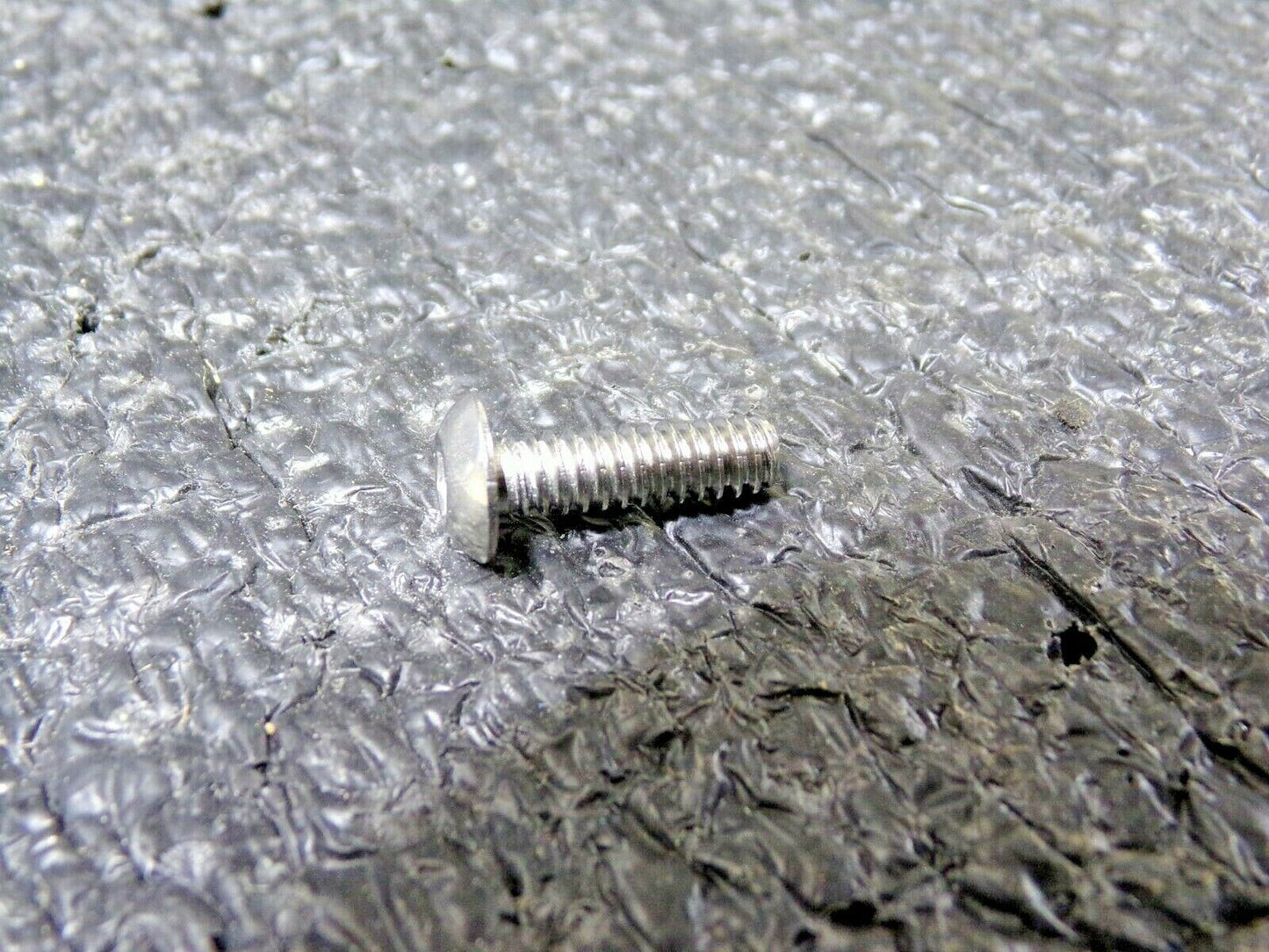Qty: 100, #10-32 x 5/8" UNF Hex Drive, Button Head Socket Cap Screw 18-8 SS, Fully Threaded (183674659126-WTA32)
