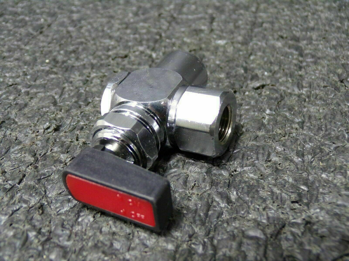 Brass FNPT x FNPT Mini Ball Valve, Lever, 1/8" Pipe Size (183953924286-2F27)