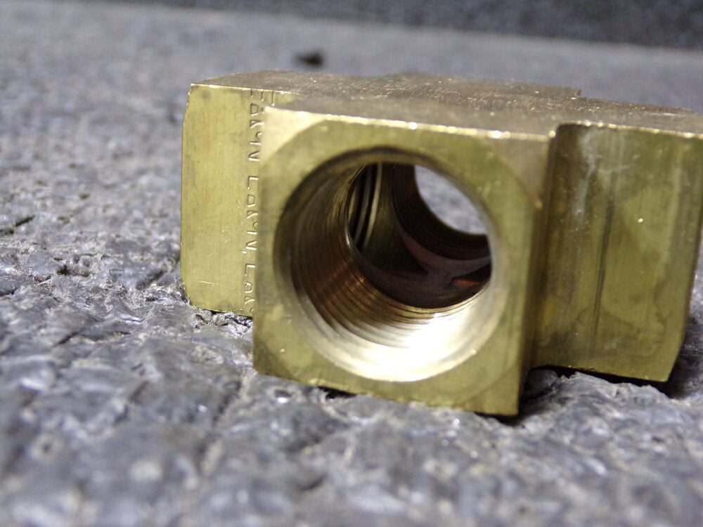 Eaton Weatherhead Hydraulic Hose Adapter, Brass, 1/2", 3950X8 (SQ1408120-WT27)