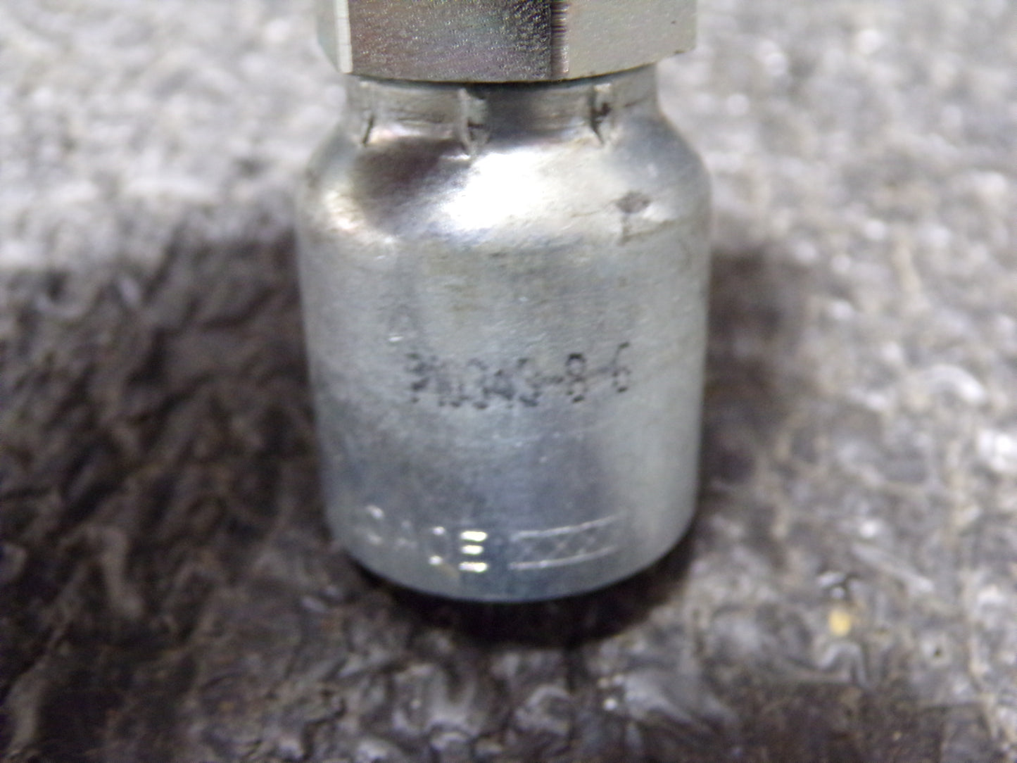 PARKER Hydraulic Crimp Fitting, Fitting Material Steel x Steel, Fitting Size 3/4 in x 3/8 in (CR00114-WT30)