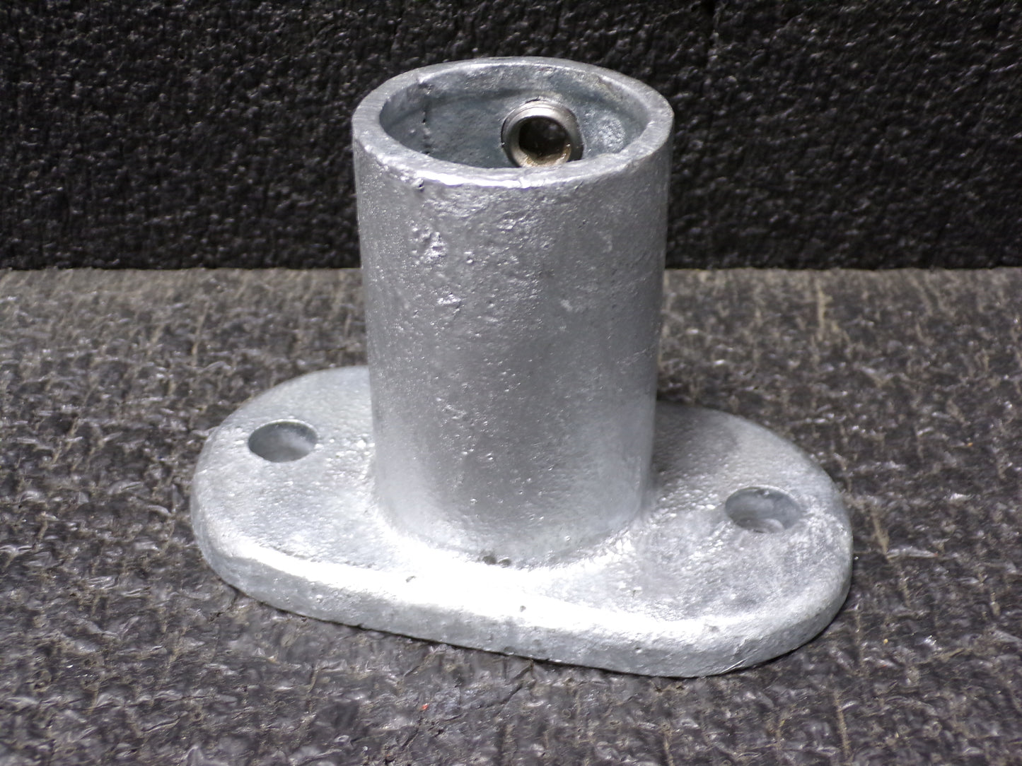 Structural Pipe Fitting, Fitting Type Railing Base Flange, 4NXU4 (CR00214-BT27)