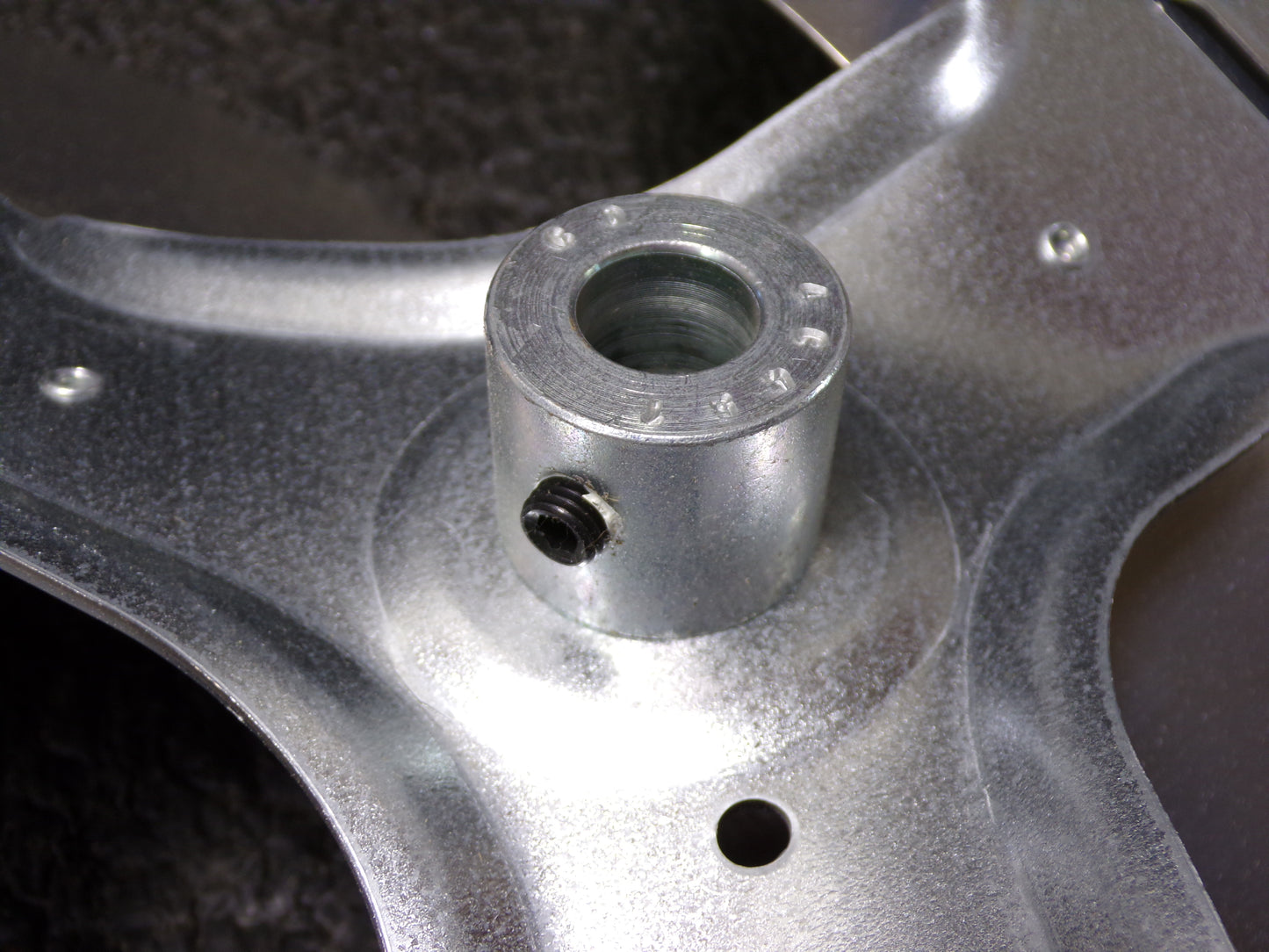 DAYTON Propeller, 30 in Dia., 6122/4556 CFM @ 0.000-In. SP, Aluminum (CR00302-WT37)