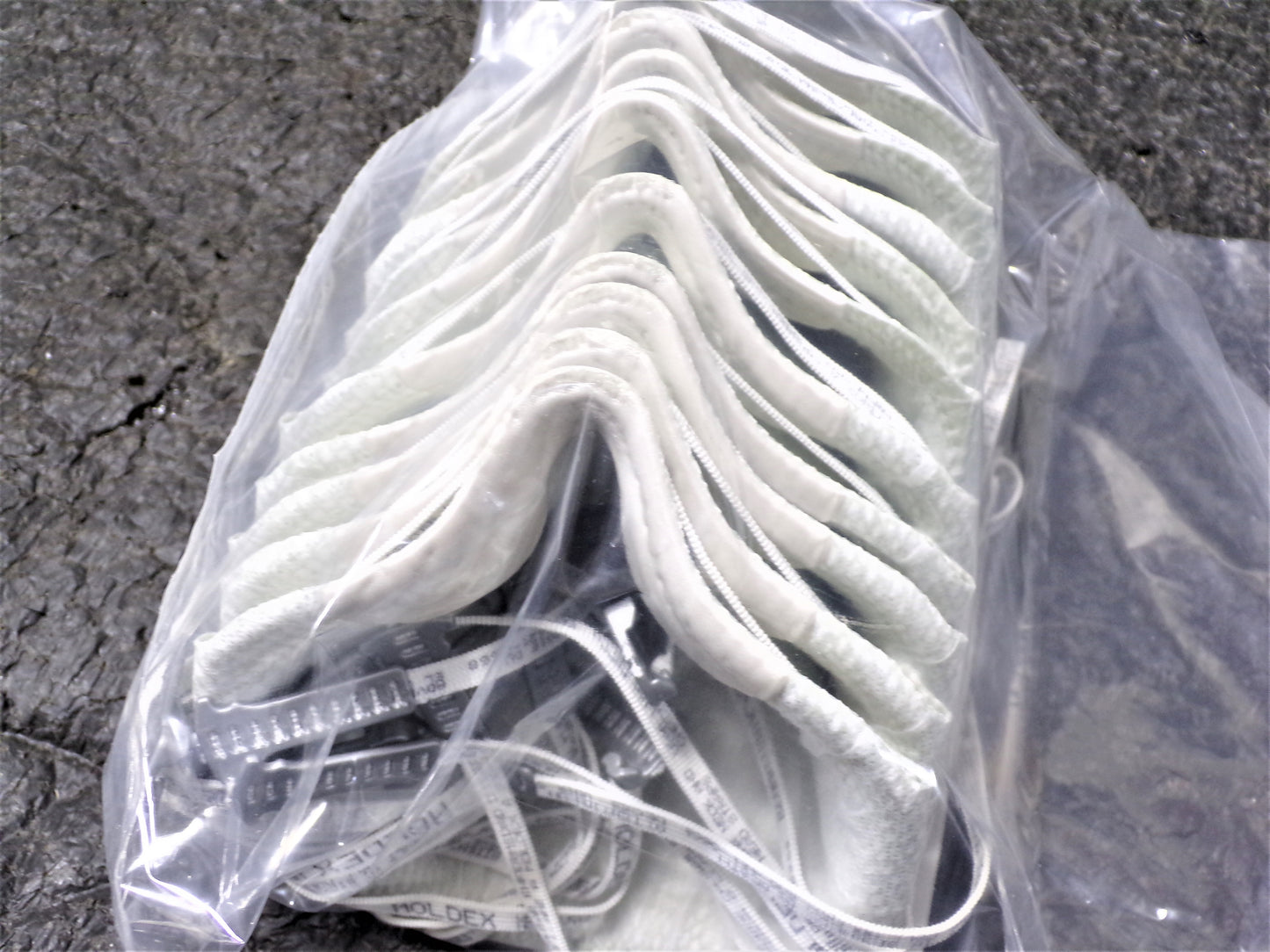 MOLDEX 2700N95 N95 PARTICULATE RESPIRATOR WITH HANDYSTRAP AND VALVE MEDIUM/LARGE (PKG OF 10) (CR00460-WTA11)