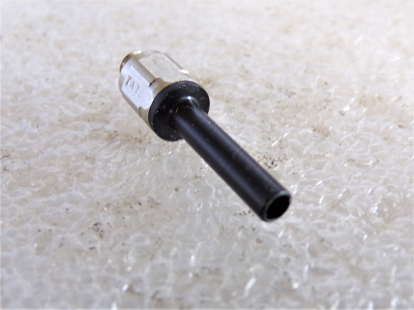 LEGRIS Male Standpipe, 10-32, Tube Size 5/32 in or 4 mm (CR00501-WTA12)