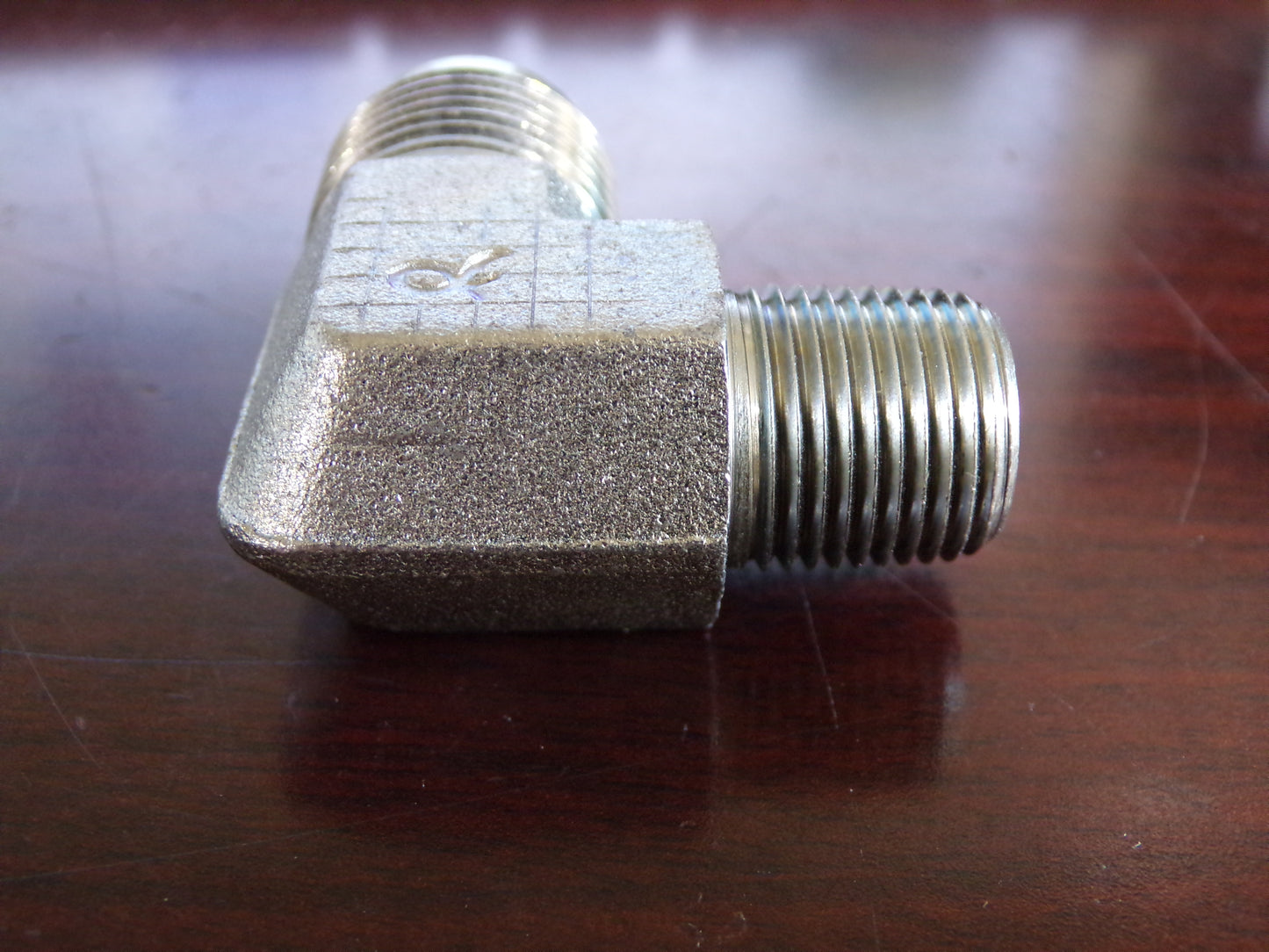 90° ELBOW, TUBE ADAPTER, 5/8 TUBE X 3/8 MALE PIPE, SAE 37 DEG JIC MALE FLARE X MPT, STEEL (CR00505-WTA12)