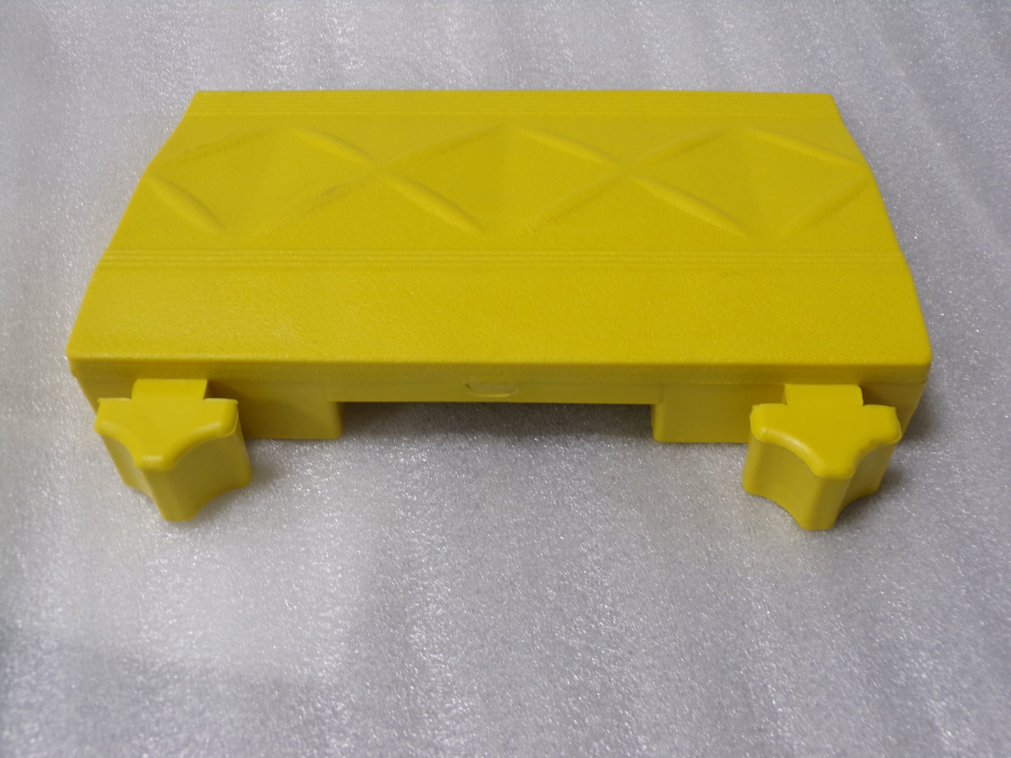 ERGO ADVANTAGE Safety Mat Edges, 6" L, 4" W, Yellow, PVC (CR00534-WTA14)