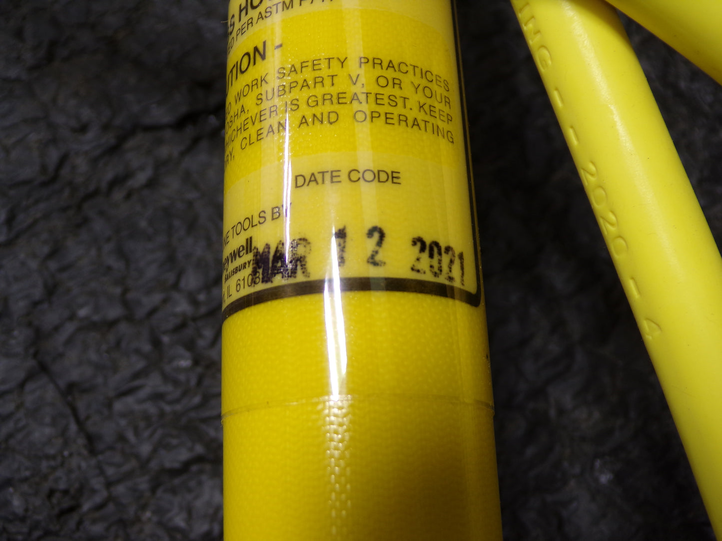 SALISBURY Yellow Static Discharge Stick, Fiberglass with Brass Alloy U Hook Material, Length 4 ft (CR00612-WTA16)