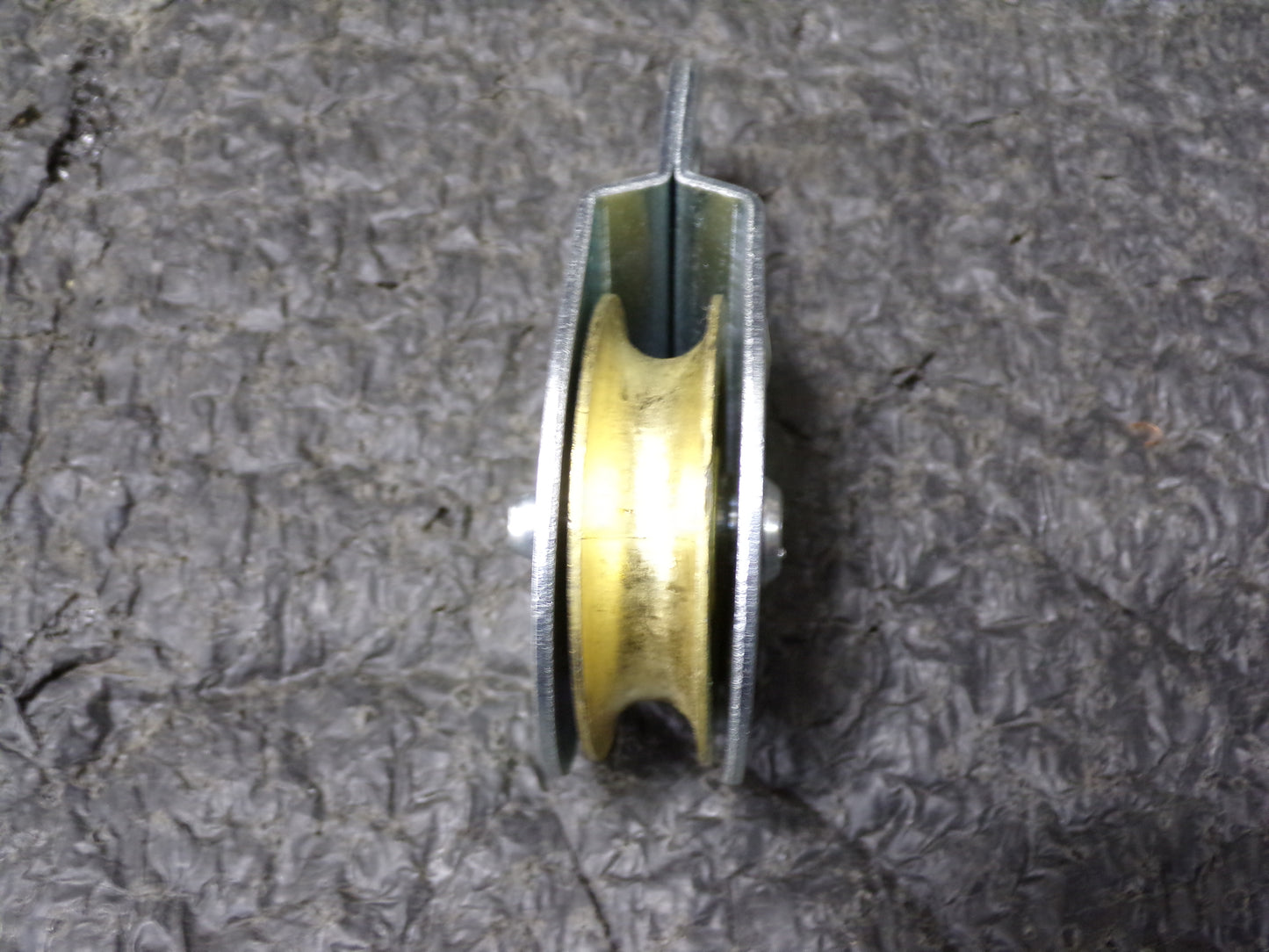 Pulley: Fixed Eye, 1/2 in Eye Hook Inside Dia., 480 lb, 2 in Size, Zinc (CR00619-WTA15)