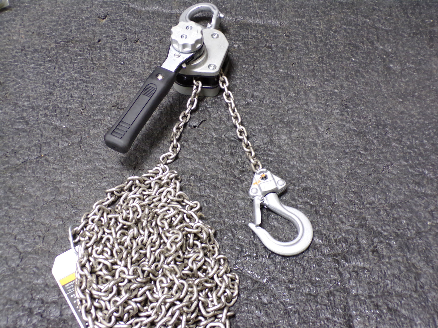 HARRINGTON Lever Chain Hoist, 1,000 lb Load Capacity, 20 ft Hoist Lift, 51/64 in Hook Opening (CR00663-WTA17)