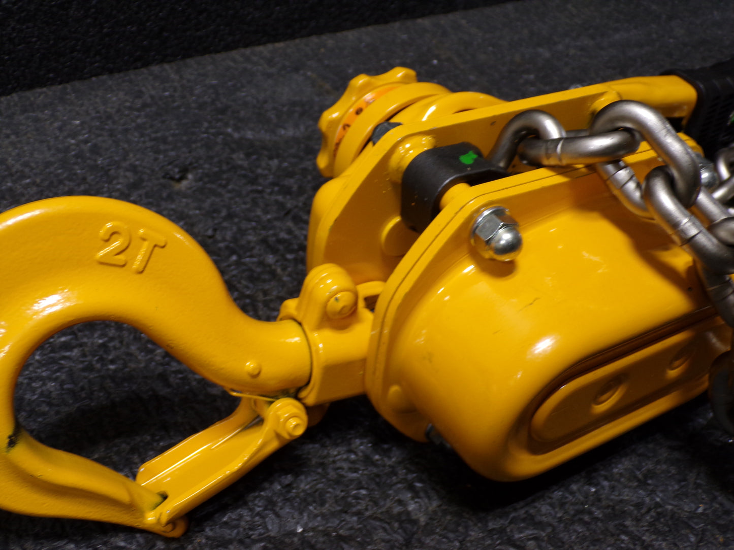 HARRINGTON Lever Chain Hoist, 4,000 lb Load Capacity, 20 ft Hoist Lift, 1 7/16 in Hook Opening (CR00665-WTA17)