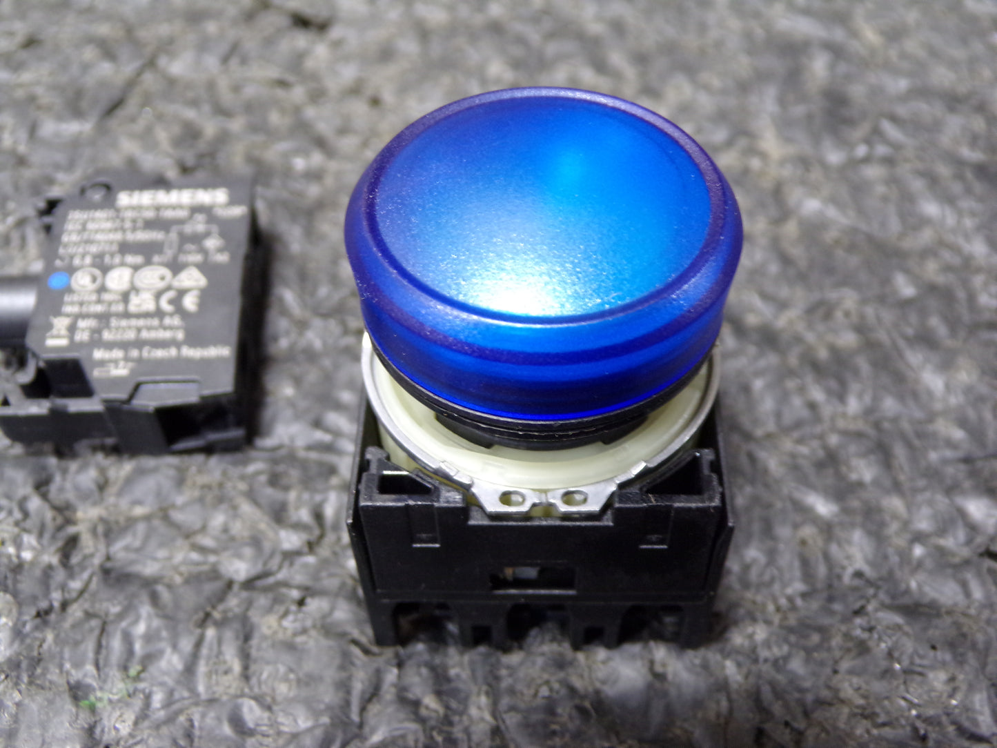 Siemens 3SU11036AA501AA0, Indicator Light, Blue, LED, 22mm (CR00678-WTA18)