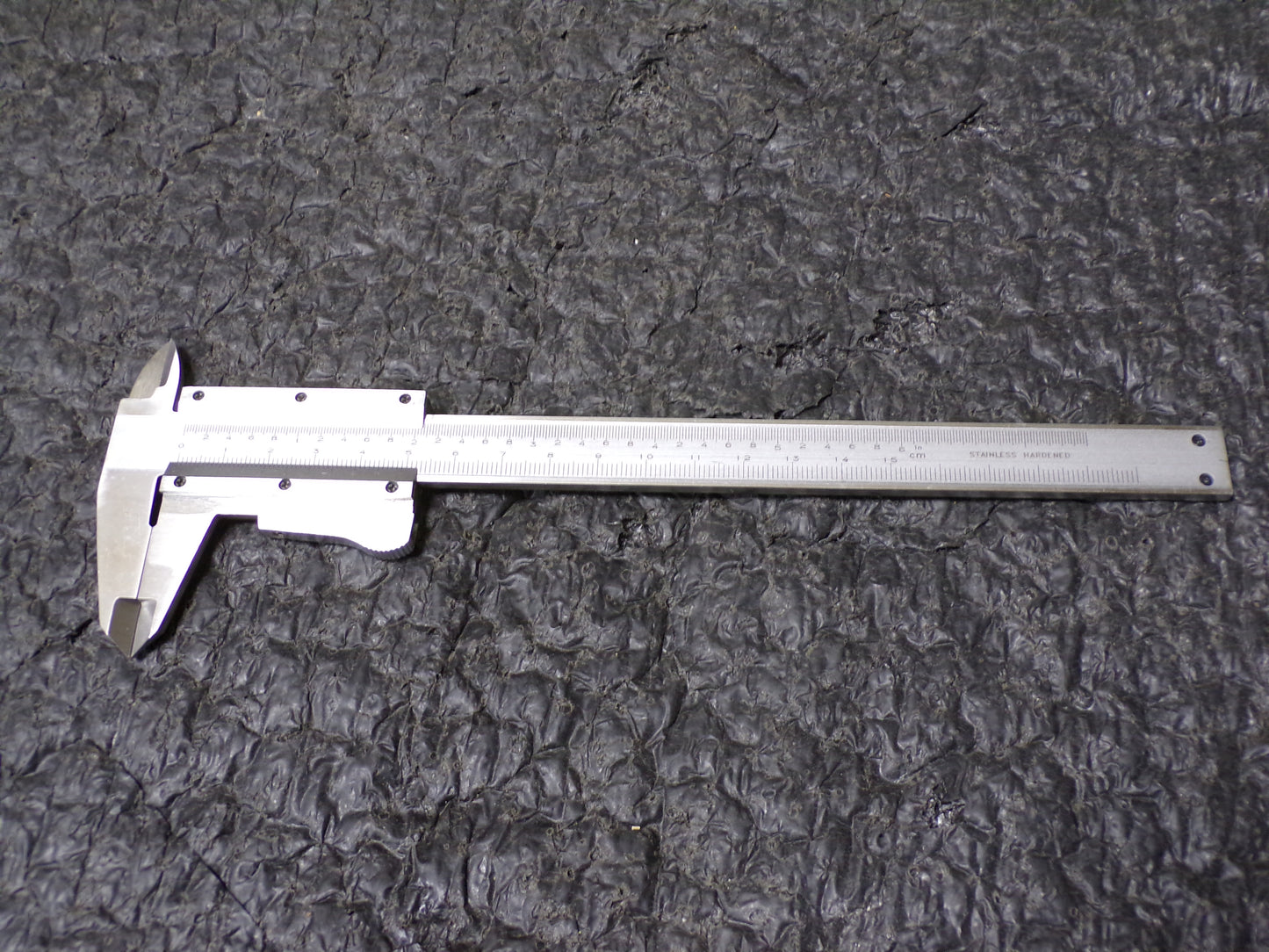 VALUE COLLECTION  0 to 6″ Stainless Steel Vernier Caliper (CR00738-WTA20)
