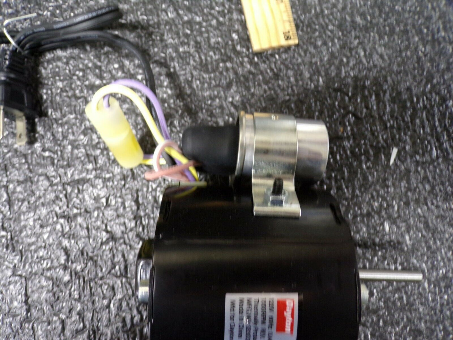 Dayton 20HN82 HVAC Fan Blower Motor 1/30HP 1550RPM 120 Voltage, (184122580807-WTA05)
