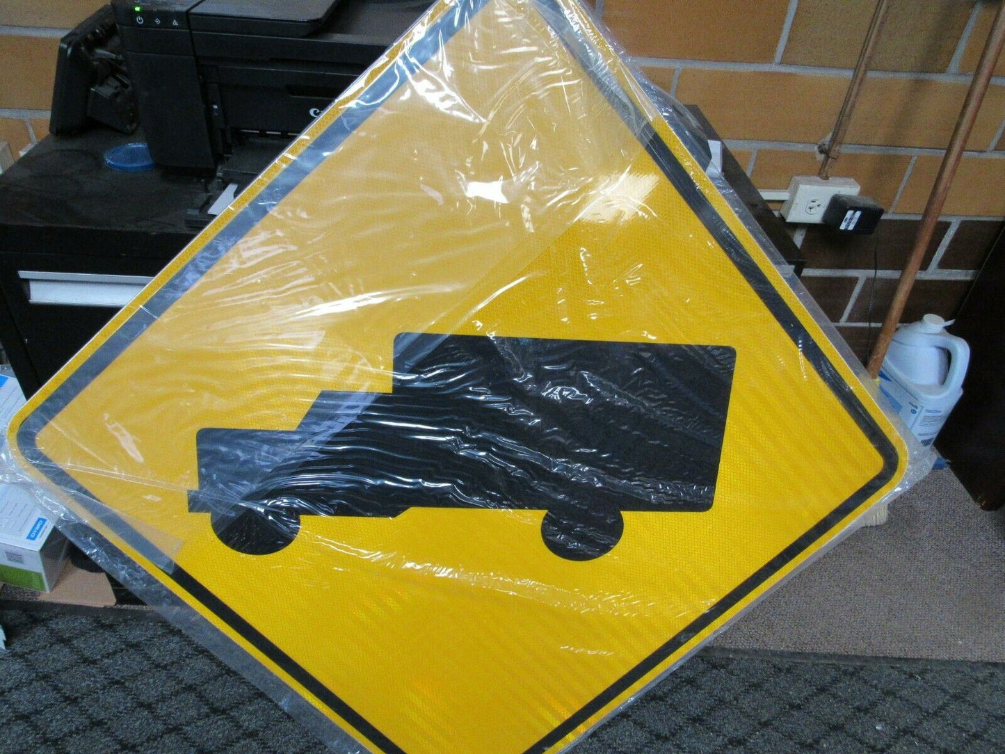 3M High Intensity Prismatic Reflective TRUCK CROSSING Road Traffic Sign 30 X 30 (184180654117-NB13)