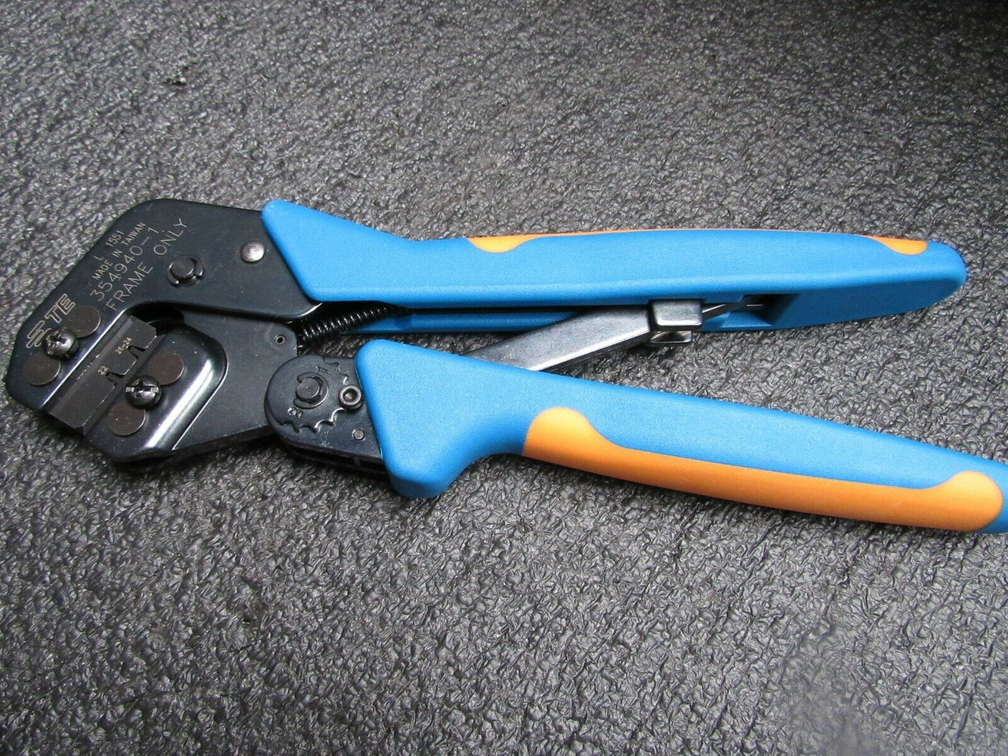 58641-1 TE Application Tooling Tool Hand Crimper 22-26Awg Side (184307646704-BT07)