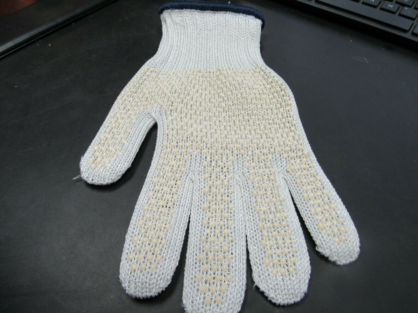 Best D-Flex Cut Resistant Right Hand Glove Size 8, Dotted Grip, (184329018627-BT17)