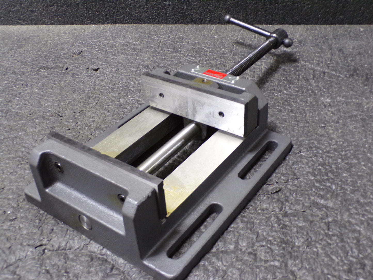 DAYTON Machine Vise, Standard, Fixed Base, 6 in Jaw Opening, 6 in Jaw Width (CR00463-WTA11)