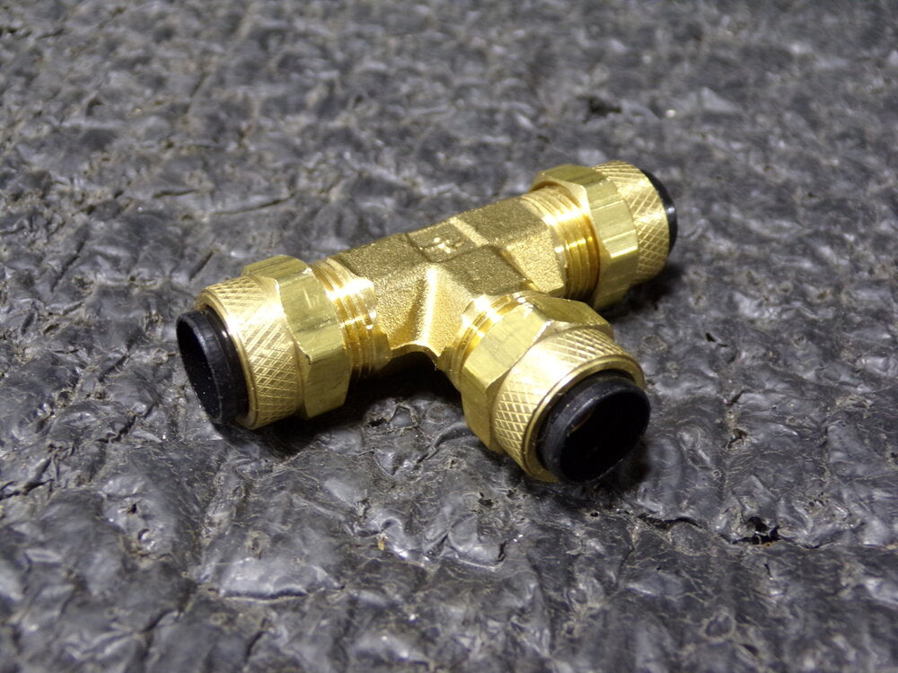 Parker 3/8" Tube OD Brass Compression Tube Union Tee Comp x Comp x Comp Ends, 150 Max psi (SQ9926445-WT32)