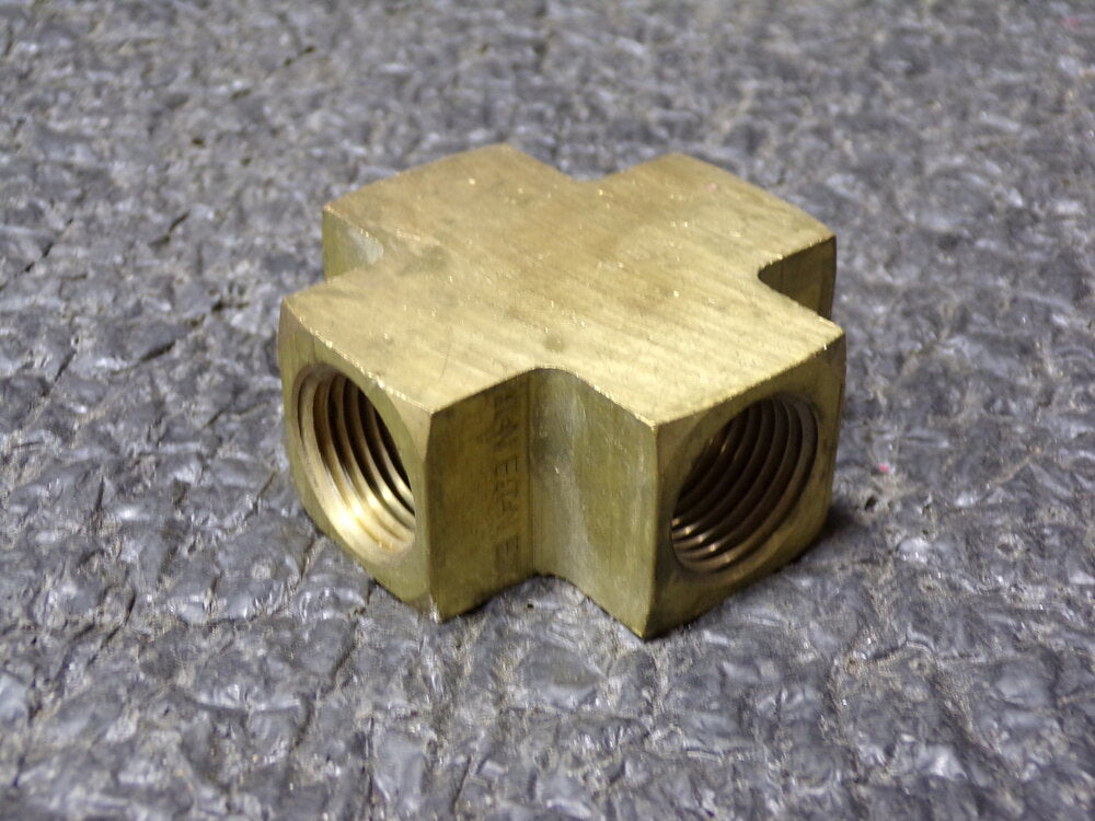 Eaton Weatherhead Hydraulic Hose Adapter, Brass, 1/2", 3950X8 (SQ1408120-WT27)