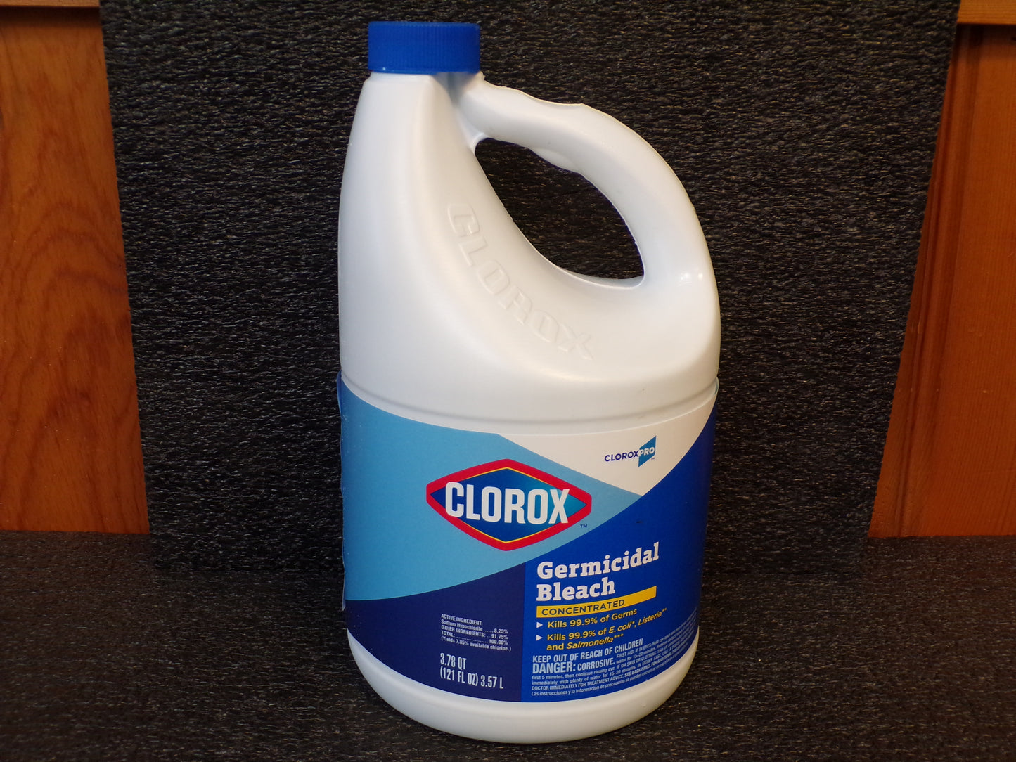 Clorox 121 oz. CloroxPro Concentrated Germicidal Bleach (CR00016-K03)
