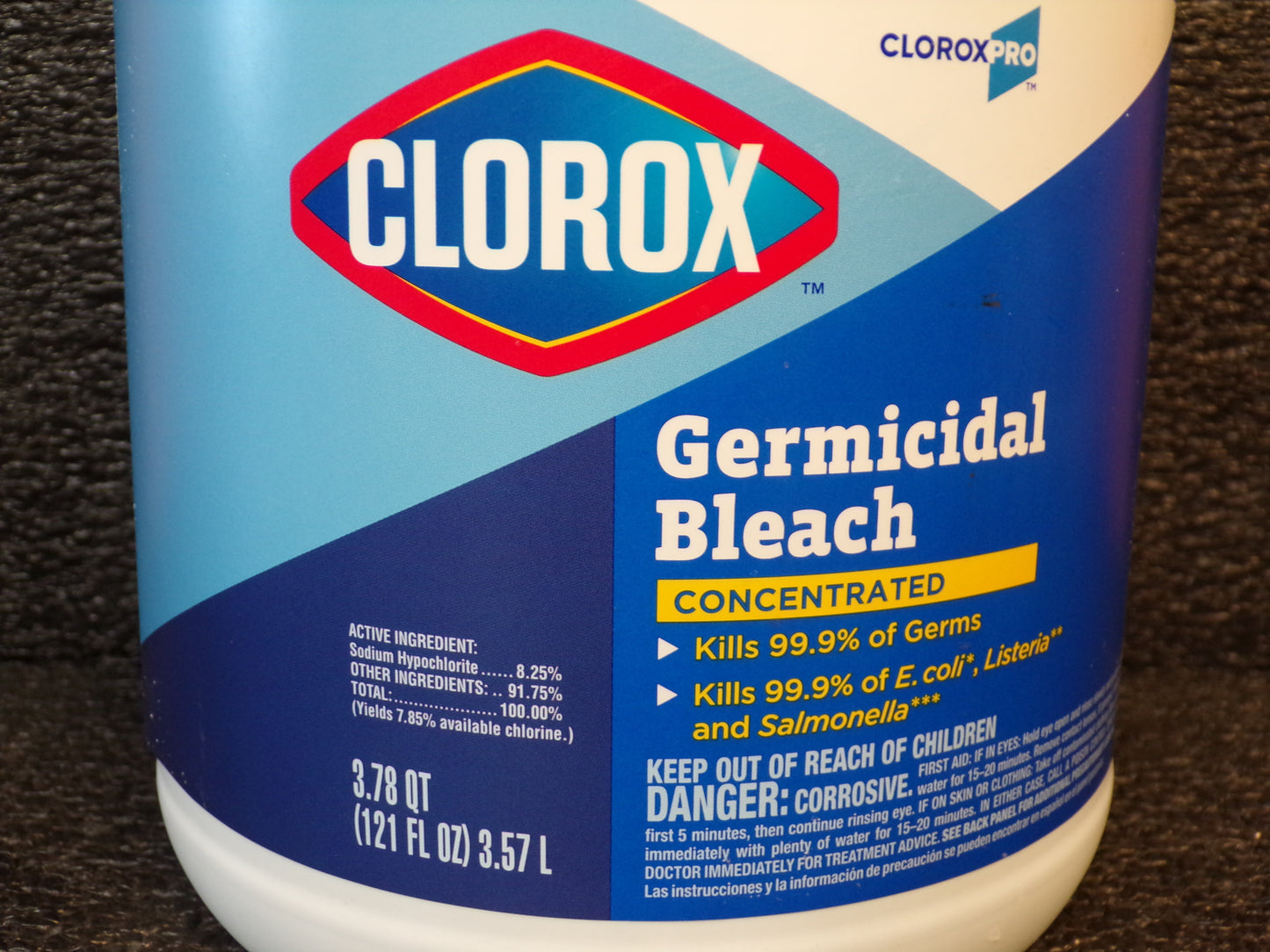 Clorox 121 oz. CloroxPro Concentrated Germicidal Bleach (CR00016-K03)