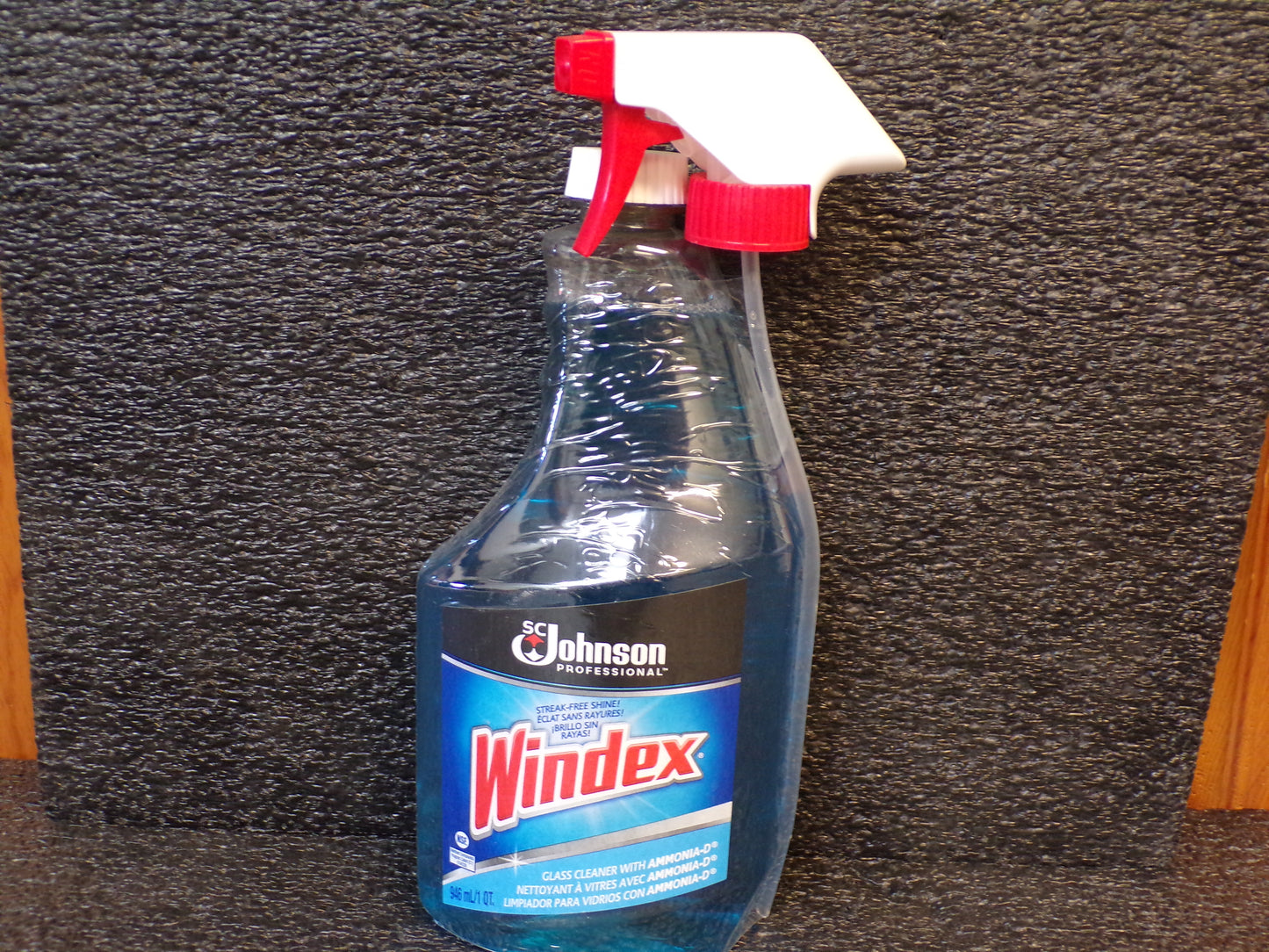 Windex 32 oz Glass Cleaner with Ammonia-D Capped with Trigger (CR00018-K02)
