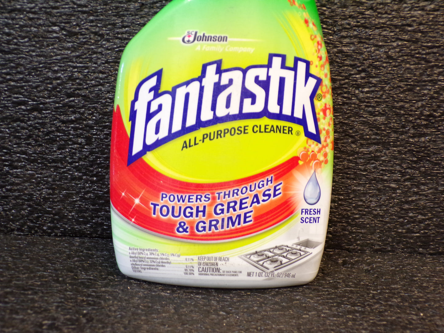 Fantastik Disinfectant Multi-Purpose Cleaner Fresh Scent, 32 oz Spray Bottle (CR00021-K03)