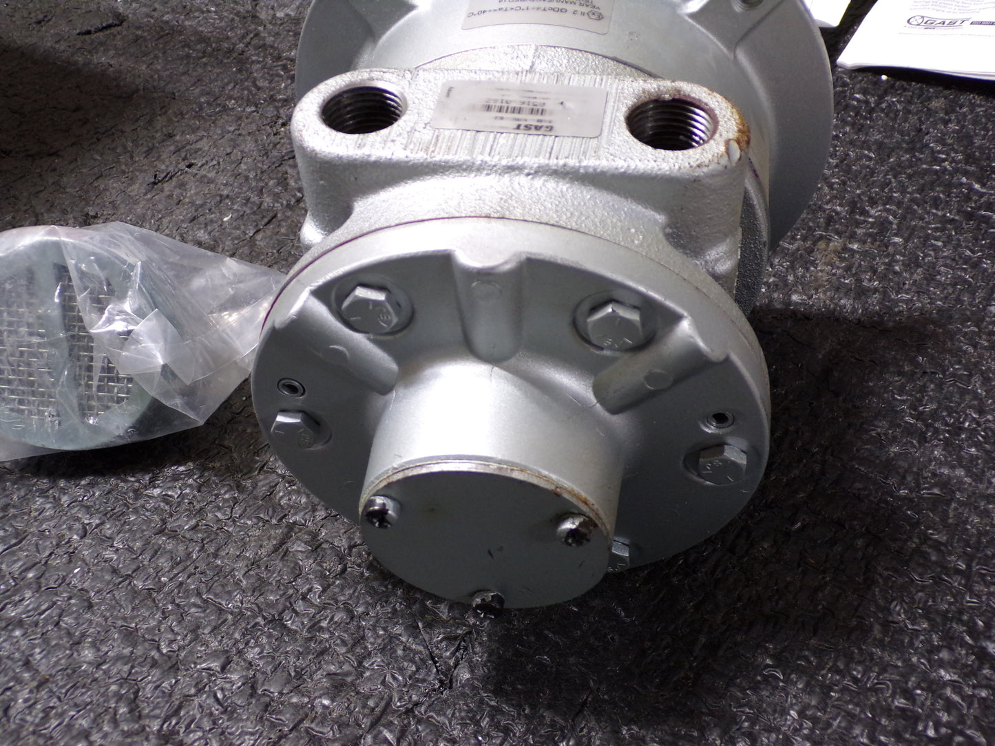 GAST 4 hp C Face Mounted Air Motor with 5/8 in Shaft Dia. and 1/2 in NPT Port Size (CR00045-WT29)