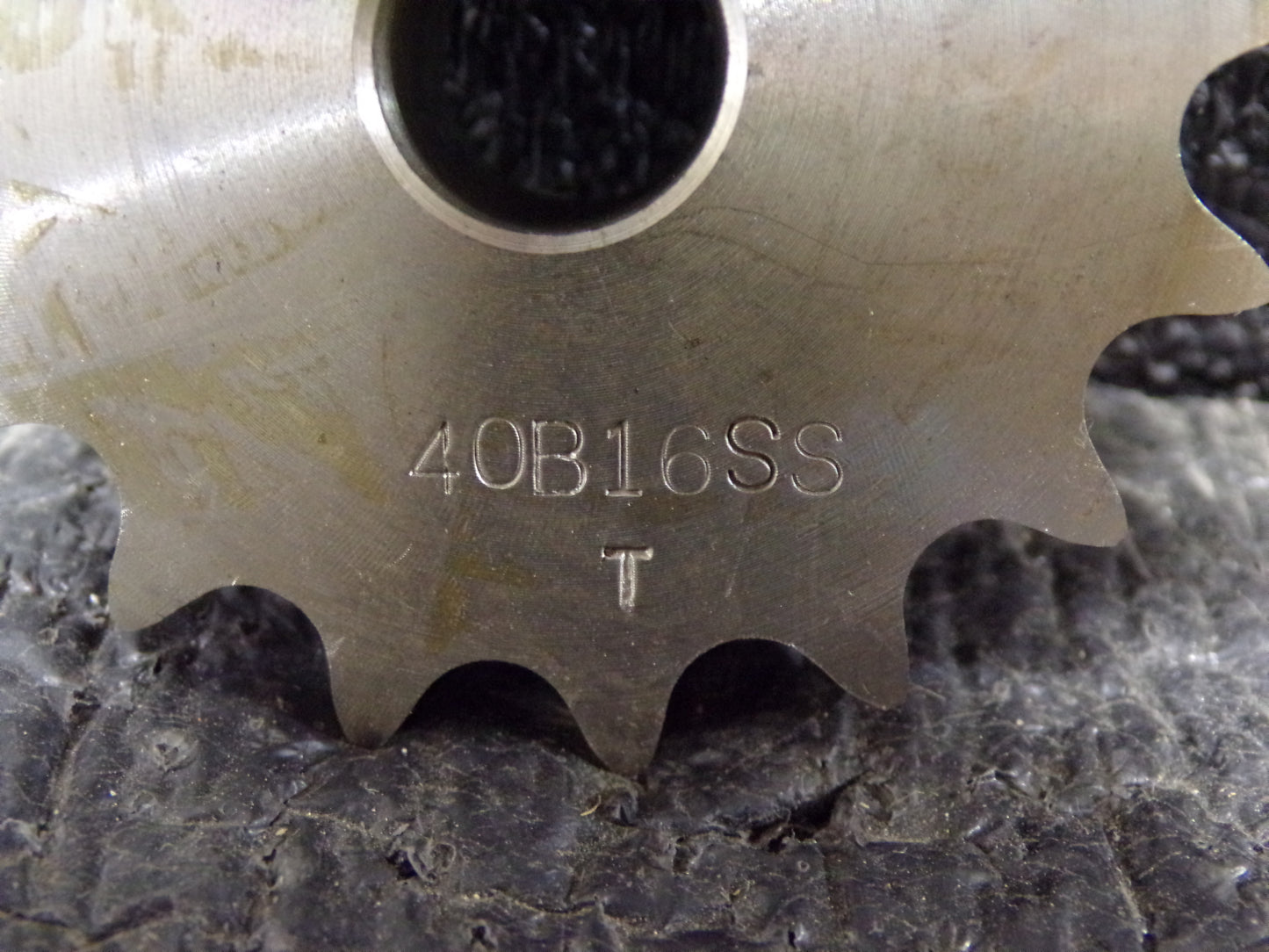 U.S. Tsubaki 1/2" Chain Pitch, Chain Size 40, 16 Tooth Plain Bore Sprocket (CR00090-WT40)