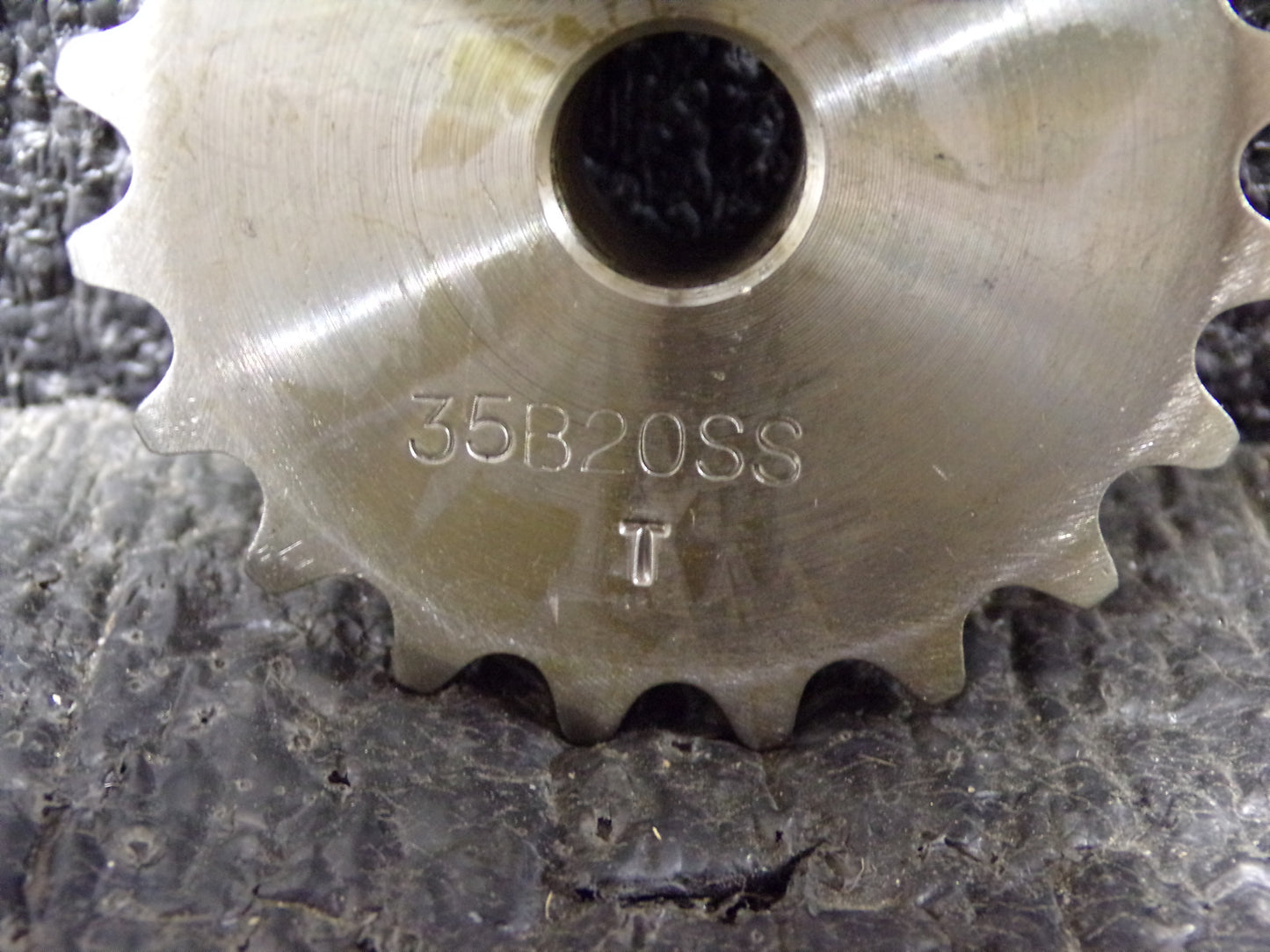 U.S. Tsubaki 3/8" Chain Pitch, Chain Size 35, 20 Tooth Plain Bore Sprocket (CR00091-WT40)