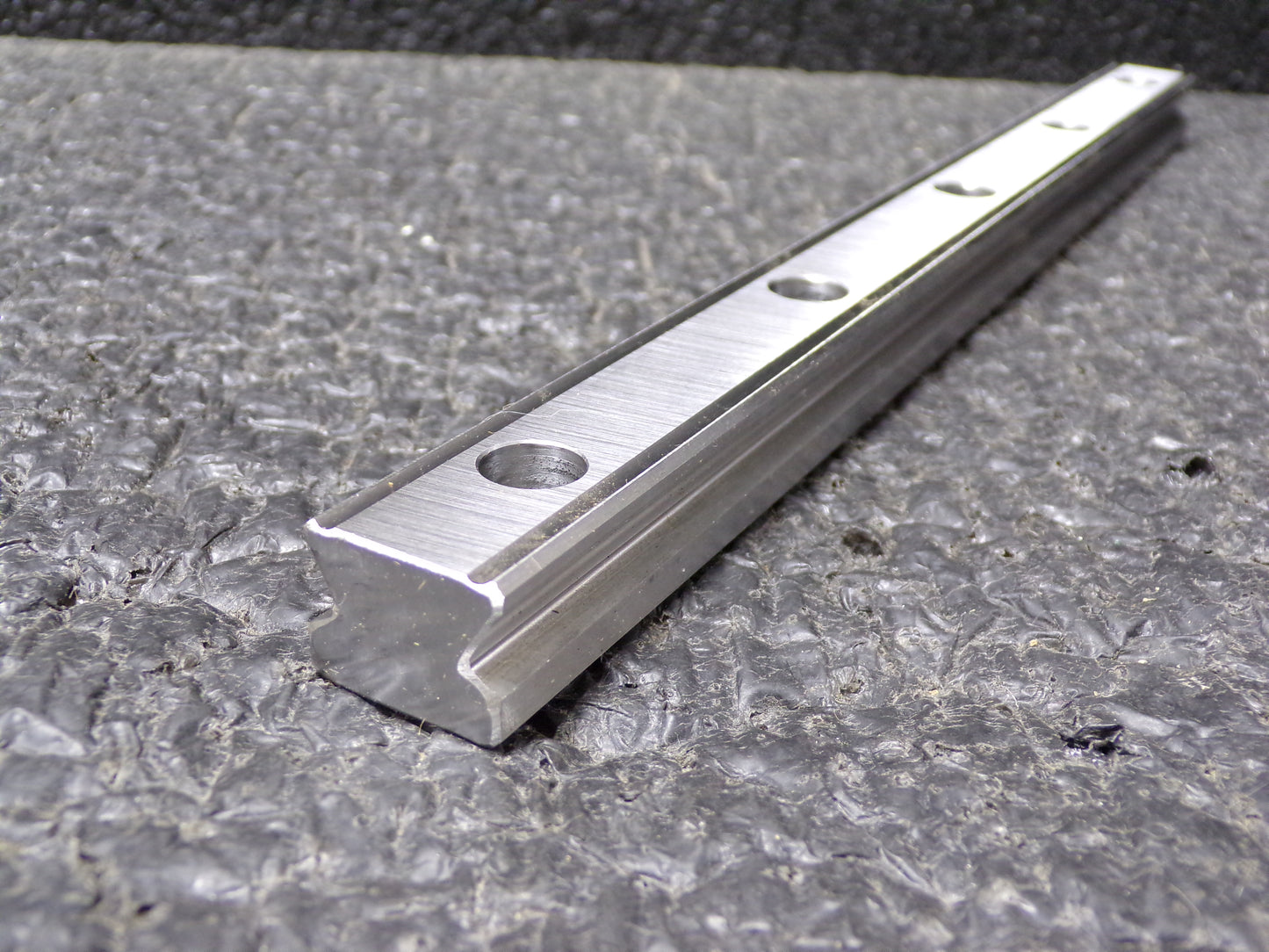 THK 280mm OAL x 20mm Overall Width x 16mm Overall Height Horizontal Mount SSR Rail (CR00230-BT27)