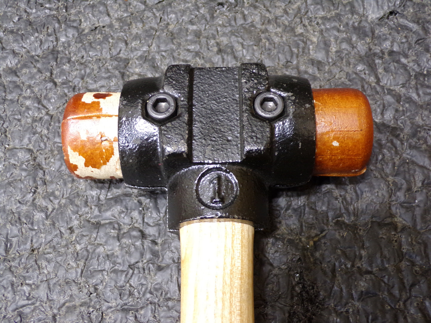 Thor Rawhide SH125 (#1) 1.5 Lb. Split Head Rawhide Sledge, 1.26" Diameter, With Wood Handle (CR00284-BT03)