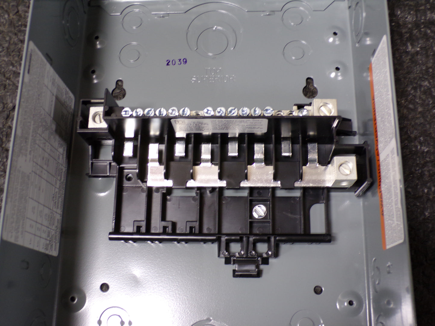 SQUARE D Load Center, 8 Space, 100 A, Circuit Breaker Type QO, Voltage 120/240V AC (CR00465-WTA11)
