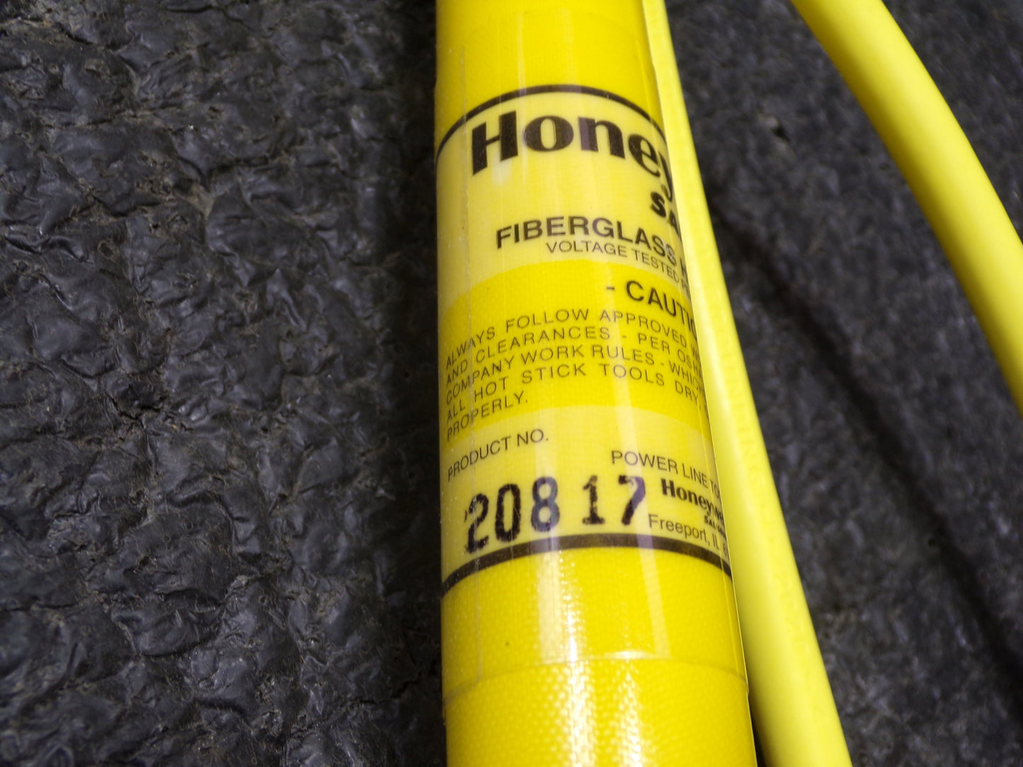 SALISBURY Yellow Static Discharge Stick, Fiberglass with Brass Alloy U Hook Material, Length 4 ft (CR00612-WTA16)