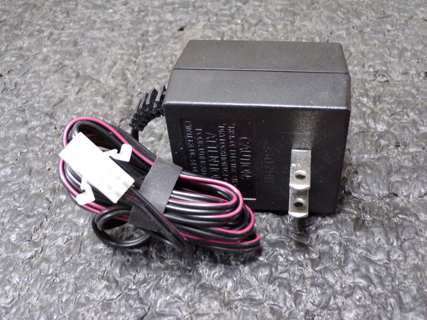 120 V Wall Charger (ARXX035) by Maglite (CR00689-WTA18)