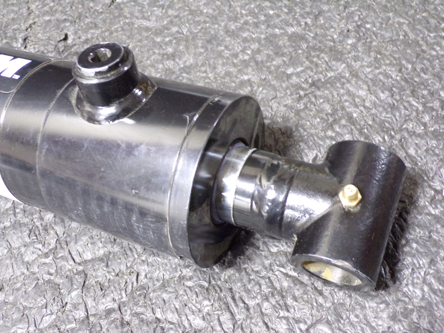 MAXIM 288-342 Welded Hydraulic Cylinder: 24 in Stroke Lg, 32 in Retracted Lg, 18,070 lb, 1 1/2 in Rod Dia. (CR00712-WTA19)